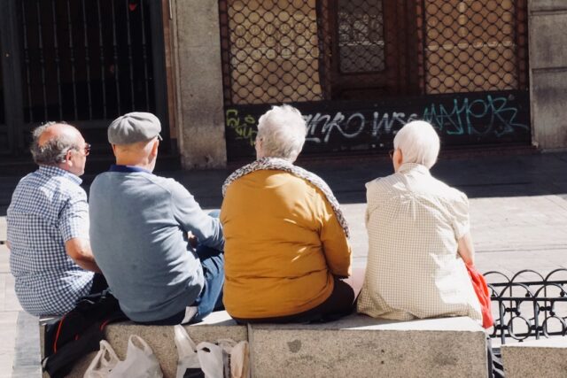 Photo aging population
