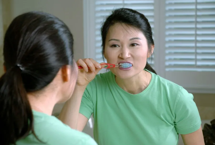 Photo common teeth brushing mistakes