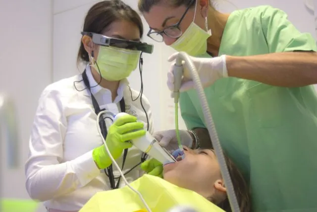 Photo common dental extraction mistakes